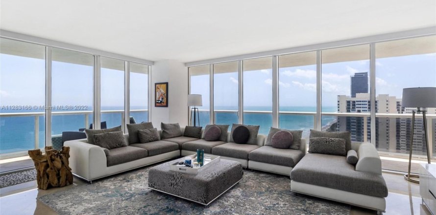 Condo à Hallandale Beach, Floride, 3 chambres № 103072