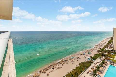 Copropriété à louer à Hallandale Beach, Floride: 3 chambres, 191.84 m2 № 103072 - photo 26