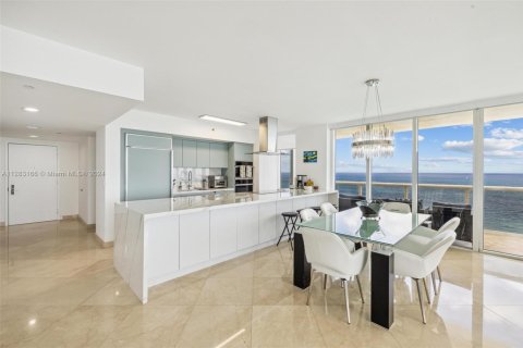 Copropriété à louer à Hallandale Beach, Floride: 3 chambres, 191.84 m2 № 103072 - photo 8