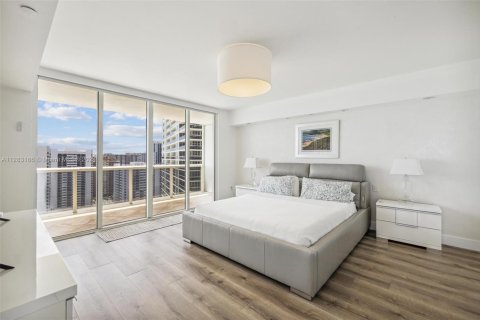 Copropriété à louer à Hallandale Beach, Floride: 3 chambres, 191.84 m2 № 103072 - photo 10