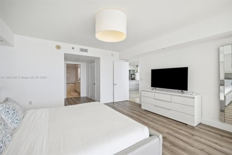 Copropriété à louer à Hallandale Beach, Floride: 3 chambres, 191.84 m2 № 103072 - photo 12