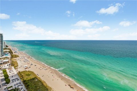 Copropriété à louer à Hallandale Beach, Floride: 3 chambres, 191.84 m2 № 103072 - photo 29