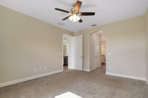 House in Port St. Lucie, Florida 4 bedrooms, 164.72 sq.m. № 2254877 - photo 20