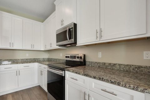 House in Port St. Lucie, Florida 4 bedrooms, 164.72 sq.m. № 2254877 - photo 13
