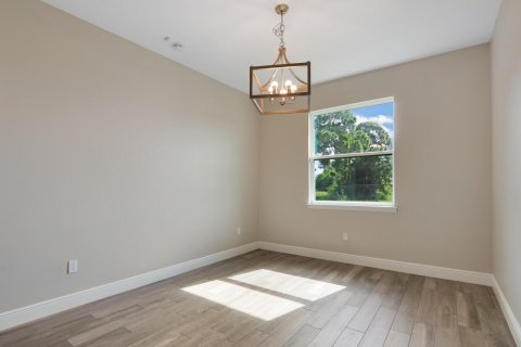 House in Port St. Lucie, Florida 4 bedrooms, 164.72 sq.m. № 2254877 - photo 16