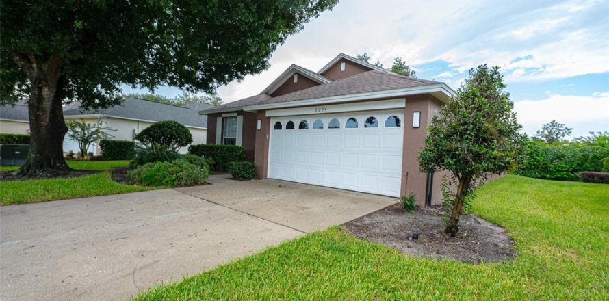Villa ou maison à Mount Dora, Floride 2 chambres, 148.92 m2 № 2316545