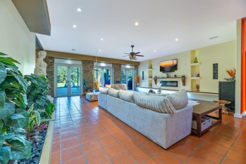 House in Miramar, Florida 8 bedrooms, 886.01 sq.m. № 2245430 - photo 12