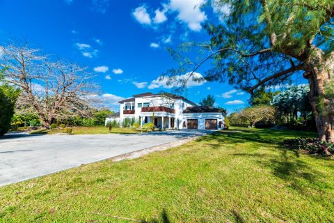 House in Miramar, Florida 8 bedrooms, 886.01 sq.m. № 2245430 - photo 18
