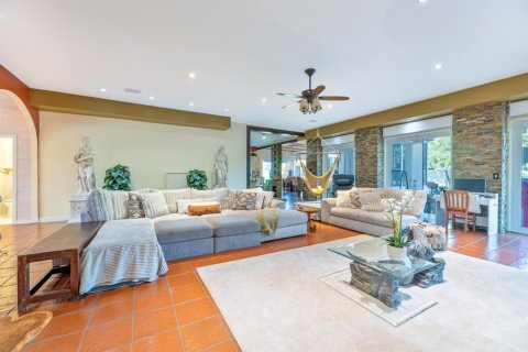 House in Miramar, Florida 8 bedrooms, 886.01 sq.m. № 2245430 - photo 28