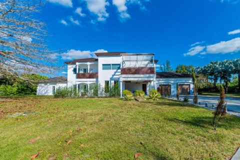 House in Miramar, Florida 8 bedrooms, 886.01 sq.m. № 2245430 - photo 2