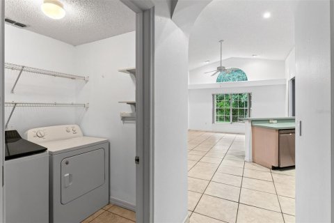 House in Davenport, Florida 3 bedrooms, 154.96 sq.m. № 2425629 - photo 30