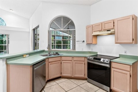 House in Davenport, Florida 3 bedrooms, 154.96 sq.m. № 2425629 - photo 10