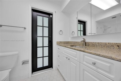 Casa en venta en Palmetto Bay, Florida, 4 dormitorios, 197.88 m2 № 1964787 - foto 25