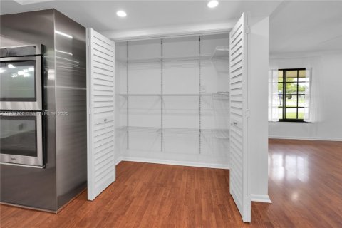 Casa en venta en Palmetto Bay, Florida, 4 dormitorios, 197.88 m2 № 1964787 - foto 28