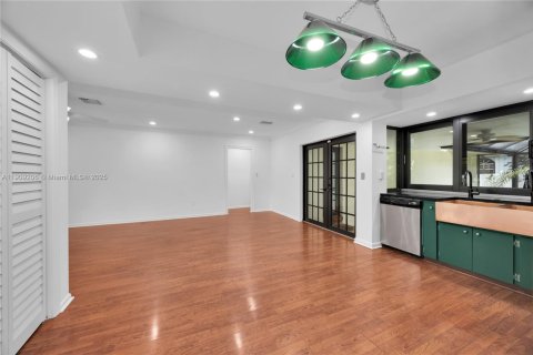 Casa en venta en Palmetto Bay, Florida, 4 dormitorios, 197.88 m2 № 1964787 - foto 19