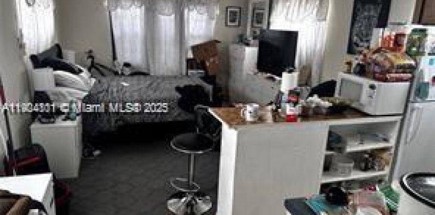 Коммерческая недвижимость в Халландейл-Бич, Флорида 141.12м2 № 1955338