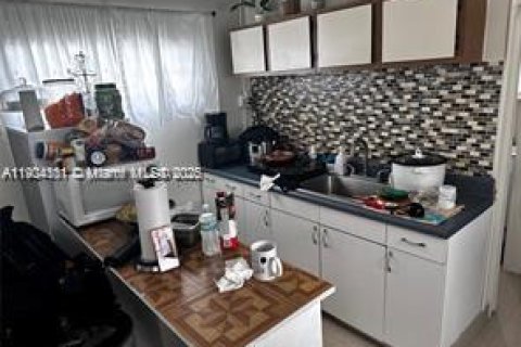 Снять в аренду коммерческую недвижимость в Халландейл-Бич, Флорида 141.12м2, № 1955338 - фото 3