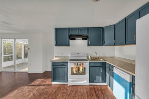 House in Port Richey, Florida 2 bedrooms, 118.17 sq.m. № 1634511 - photo 9