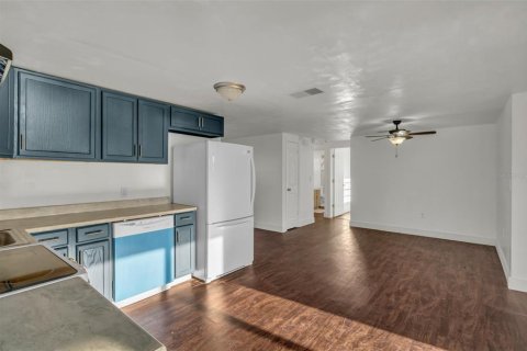 House in Port Richey, Florida 2 bedrooms, 118.17 sq.m. № 1634511 - photo 8