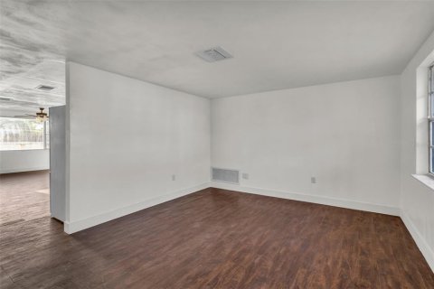 House in Port Richey, Florida 2 bedrooms, 118.17 sq.m. № 1634511 - photo 5