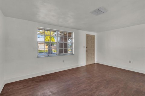 House in Port Richey, Florida 2 bedrooms, 118.17 sq.m. № 1634511 - photo 4