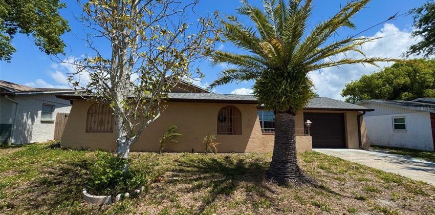 House in Port Richey, Florida 2 bedrooms, 118.17 sq.m. № 1634511