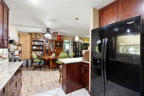 Casa en venta en Zephyrhills, Florida, 4 dormitorios, 149.2 m2 № 1737314 - foto 18