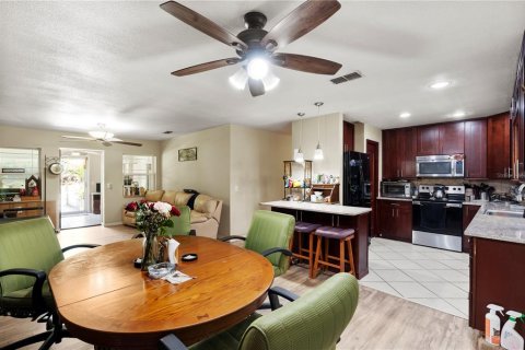 Casa en venta en Zephyrhills, Florida, 4 dormitorios, 149.2 m2 № 1737314 - foto 20