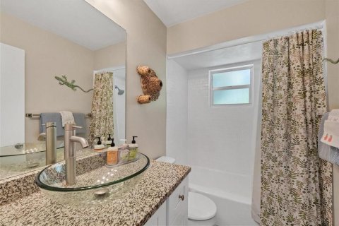 House in Sarasota, Florida 2 bedrooms, 106.28 sq.m. № 1648259 - photo 11