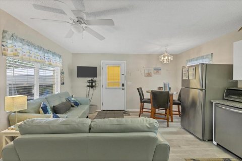 House in Sarasota, Florida 2 bedrooms, 106.28 sq.m. № 1648259 - photo 9