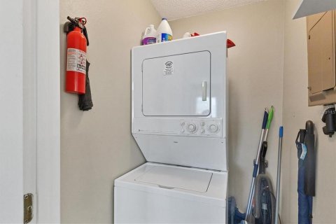 House in Sarasota, Florida 2 bedrooms, 106.28 sq.m. № 1648259 - photo 12