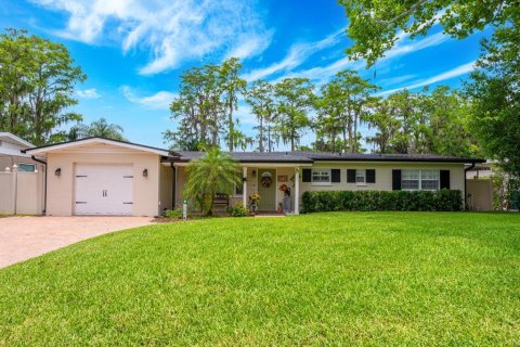 House in Winter Park, Florida 4 bedrooms, 207.82 sq.m. № 1769911 - photo 1