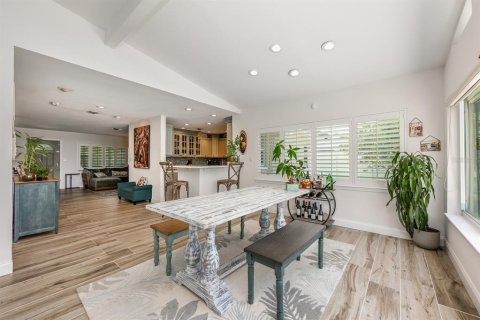 House in Winter Park, Florida 4 bedrooms, 207.82 sq.m. № 1769911 - photo 11