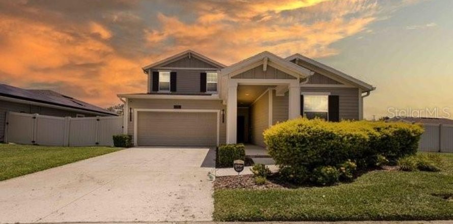 House in Kissimmee, Florida 5 bedrooms, 296.64 sq.m. № 1877235