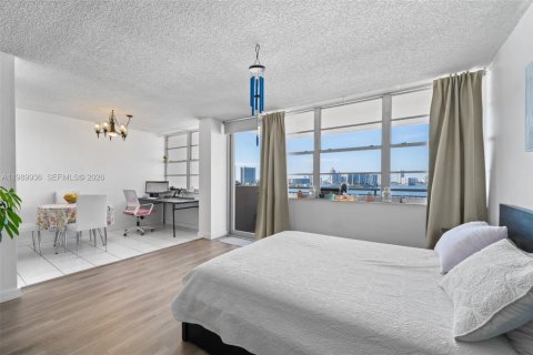 Condominio en alquiler en Sunny Isles Beach, Florida, 1 dormitorio, 87.61 m2 № 2051945 - foto 3