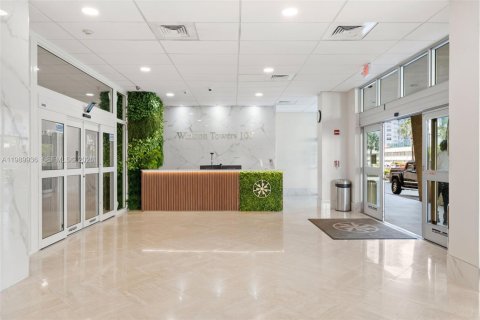 Condominio en alquiler en Sunny Isles Beach, Florida, 1 dormitorio, 87.61 m2 № 2051945 - foto 19