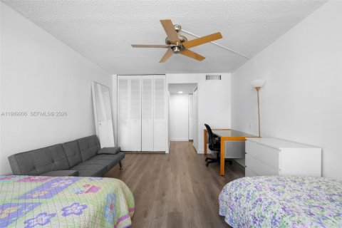 Condominio en alquiler en Sunny Isles Beach, Florida, 1 dormitorio, 87.61 m2 № 2051945 - foto 12