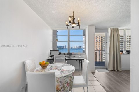 Condominio en alquiler en Sunny Isles Beach, Florida, 1 dormitorio, 87.61 m2 № 2051945 - foto 8