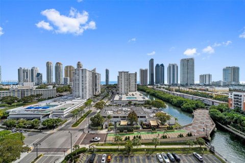 Condominio en alquiler en Sunny Isles Beach, Florida, 1 dormitorio, 87.61 m2 № 2051945 - foto 22