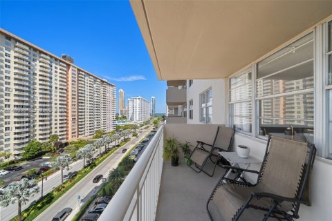 Condominio en alquiler en Sunny Isles Beach, Florida, 1 dormitorio, 87.61 m2 № 2051945 - foto 16