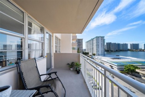 Condominio en alquiler en Sunny Isles Beach, Florida, 1 dormitorio, 87.61 m2 № 2051945 - foto 17
