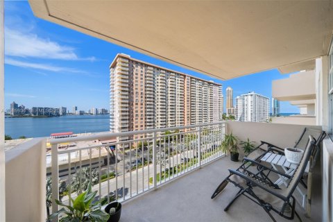 Condominio en alquiler en Sunny Isles Beach, Florida, 1 dormitorio, 87.61 m2 № 2051945 - foto 18