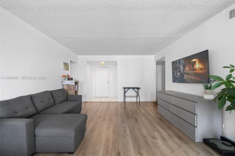 Condominio en alquiler en Sunny Isles Beach, Florida, 1 dormitorio, 87.61 m2 № 2051945 - foto 5