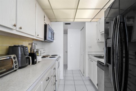 Condominio en alquiler en Sunny Isles Beach, Florida, 1 dormitorio, 87.61 m2 № 2051945 - foto 10