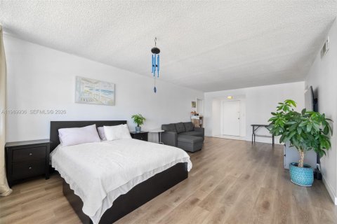 Condominio en alquiler en Sunny Isles Beach, Florida, 1 dormitorio, 87.61 m2 № 2051945 - foto 4