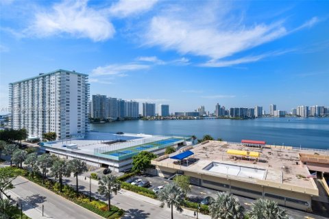 Condominio en alquiler en Sunny Isles Beach, Florida, 1 dormitorio, 87.61 m2 № 2051945 - foto 15