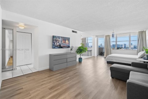 Condominio en Sunny Isles Beach, Florida, 1 dormitorio № 2051945