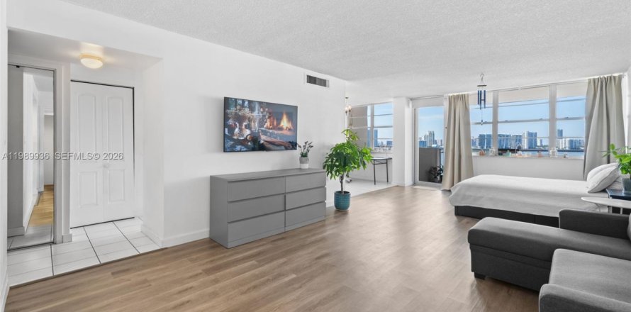 Condominio en Sunny Isles Beach, Florida, 1 dormitorio № 2051945