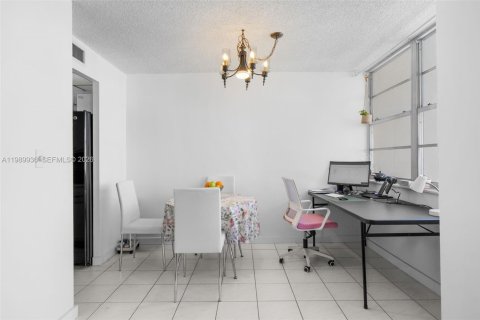 Condominio en alquiler en Sunny Isles Beach, Florida, 1 dormitorio, 87.61 m2 № 2051945 - foto 7