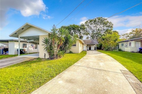 Immobilier commercial à Orlando, Floride 4 chambres, 145.39 m2 № 2362404